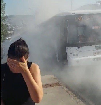 Belediye otobüsü alev alev yandı: Yolcular canını zor kurtardı