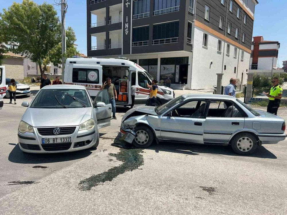 Konya’da otomobiller çarpıştı: 3'ü çocuk 6 yaralı