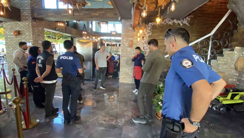 Restorana papağan operasyonu