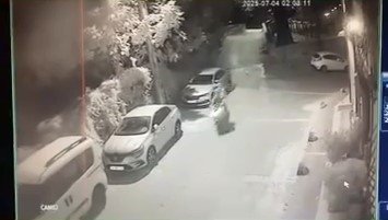 Sıfır aldığı motosikletini yanmış halde buldu