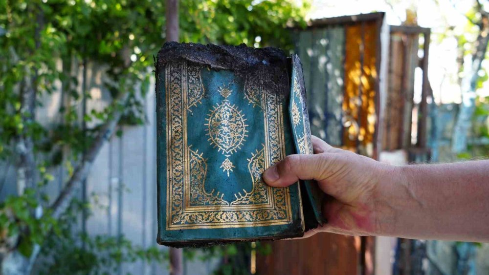 Tüm ev yangında kül oldu, bir tek Kur’an-ı Kerim kaldı