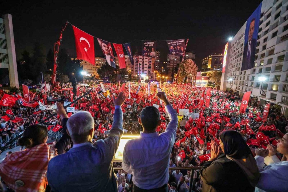 Antalya'da İlginç Kalabalık: Görüntülere İnanmıyorlar