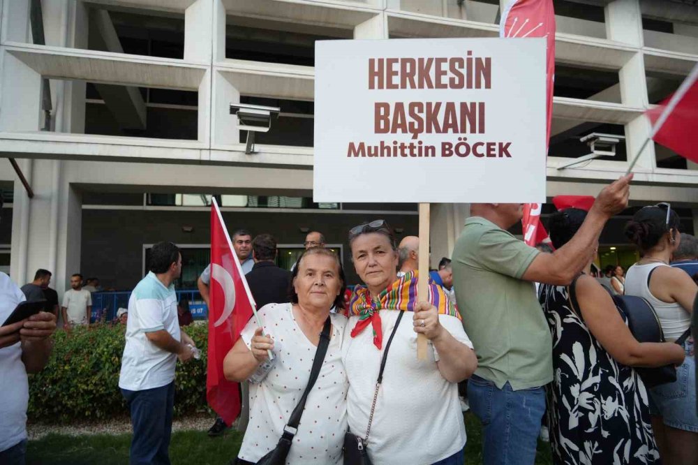 Antalya'da İlginç Kalabalık: Görüntülere İnanmıyorlar