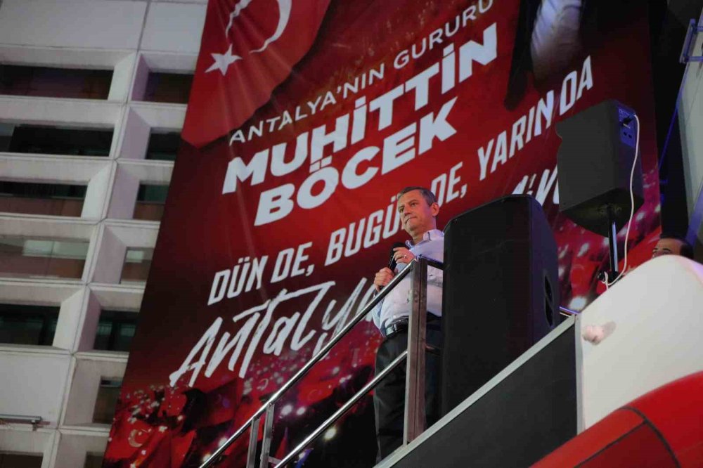 Antalya'da İlginç Kalabalık: Görüntülere İnanmıyorlar