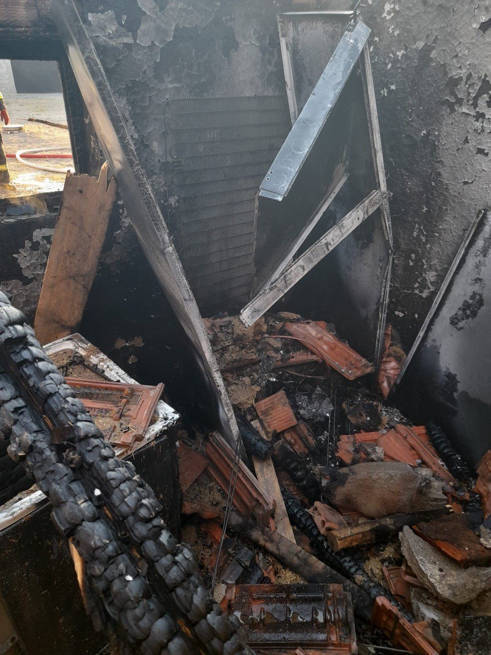 Kulu'da alevler müştemilatı küle çevirdi