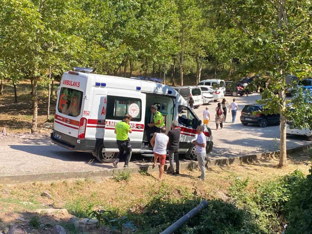 Kocaeli Derince’de otomobil 7 metreden kanala uçtu: Sürücü film sahnesi gibi kazadan sağ kurtarıldı