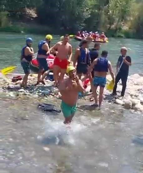 Raftingde bile kavga ediyoruz