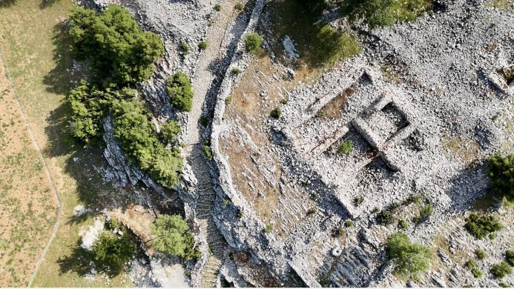 Toroslar’da açık hava müzesi gibi köy: 800 yıllık geçmişiyle Sarıhacılar büyülüyor
