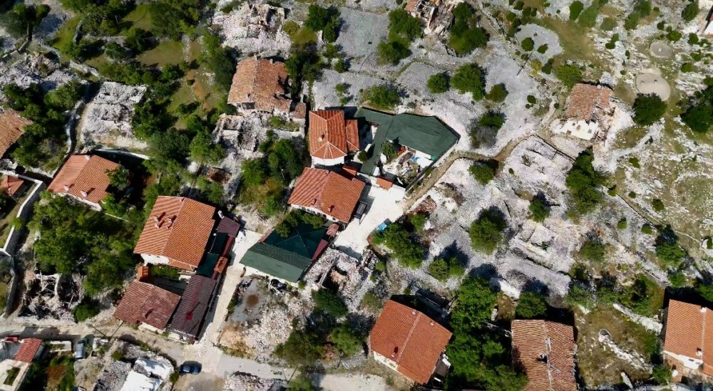 Toroslar’da açık hava müzesi gibi köy: 800 yıllık geçmişiyle Sarıhacılar büyülüyor