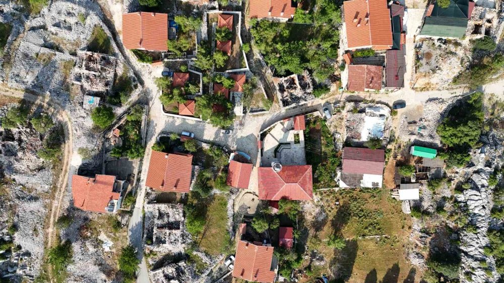 Toroslar’da açık hava müzesi gibi köy: 800 yıllık geçmişiyle Sarıhacılar büyülüyor