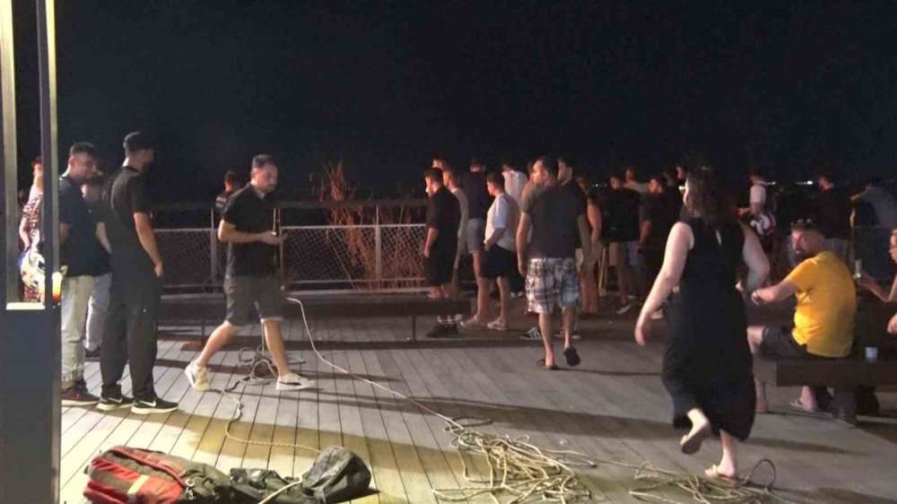 Antalya falezlerinde hareketli gece