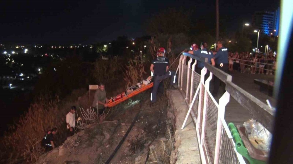 Antalya falezlerinde hareketli gece