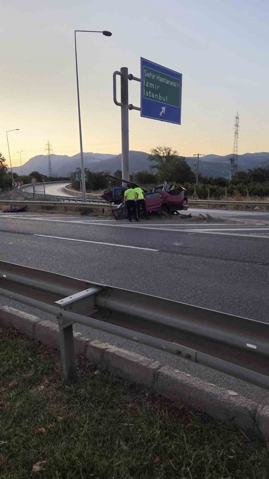 Gören bakamadı: Bariyere saplandı
