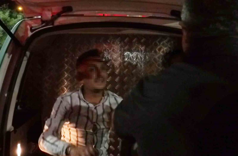 Yine Aksaray Yine Olay: Polis Aracının Camını Kırdı