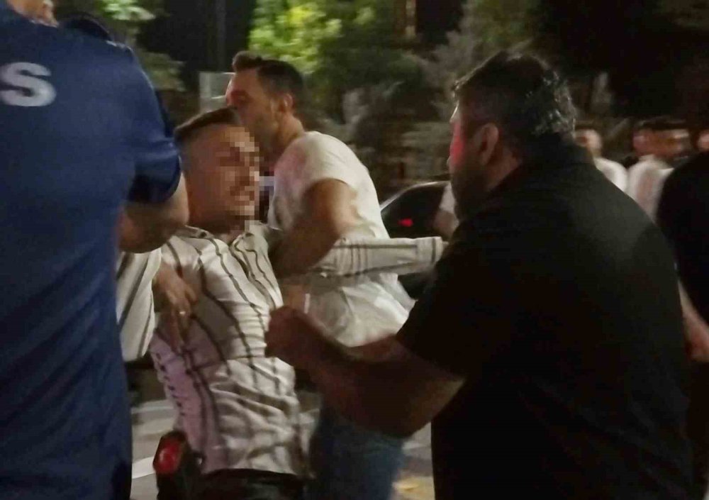 Yine Aksaray Yine Olay: Polis Aracının Camını Kırdı