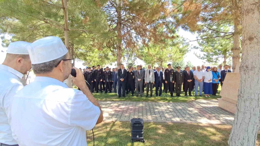 Karaman’da 15 Temmuz Demokrasi ve Milli Birlik Günü şehitlik ziyaretiyle başladı