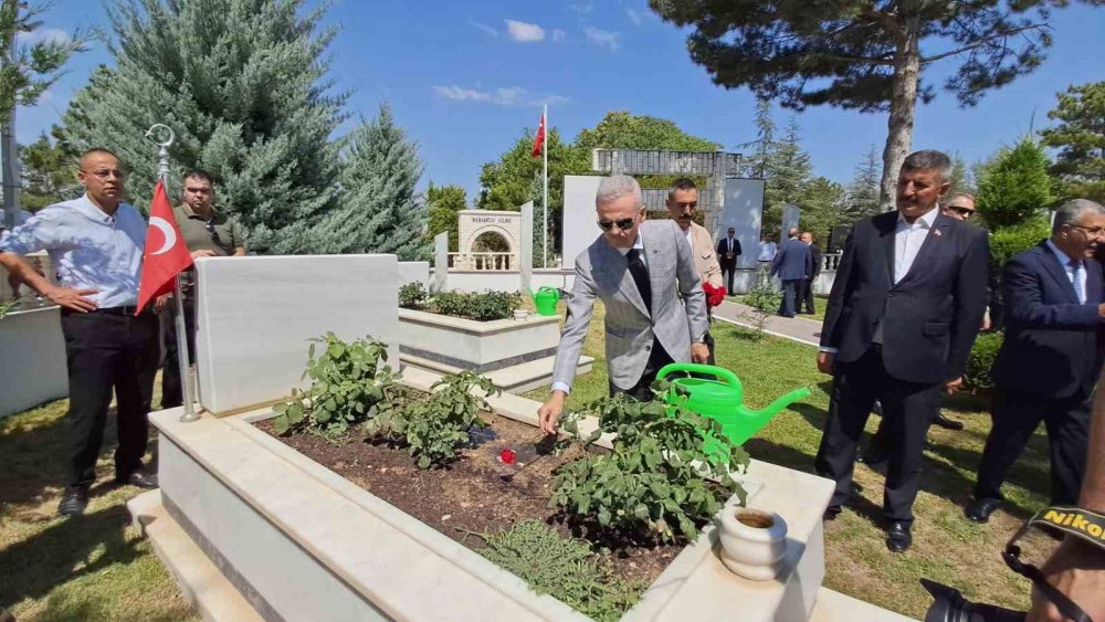 Karaman’da 15 Temmuz Demokrasi ve Milli Birlik Günü şehitlik ziyaretiyle başladı