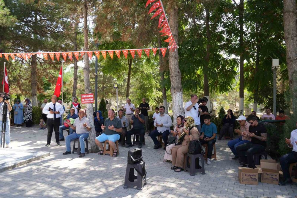 Konya ve yurdun dört bir yanından Şehit Ömer Halisdemir'in kabrine ziyaret