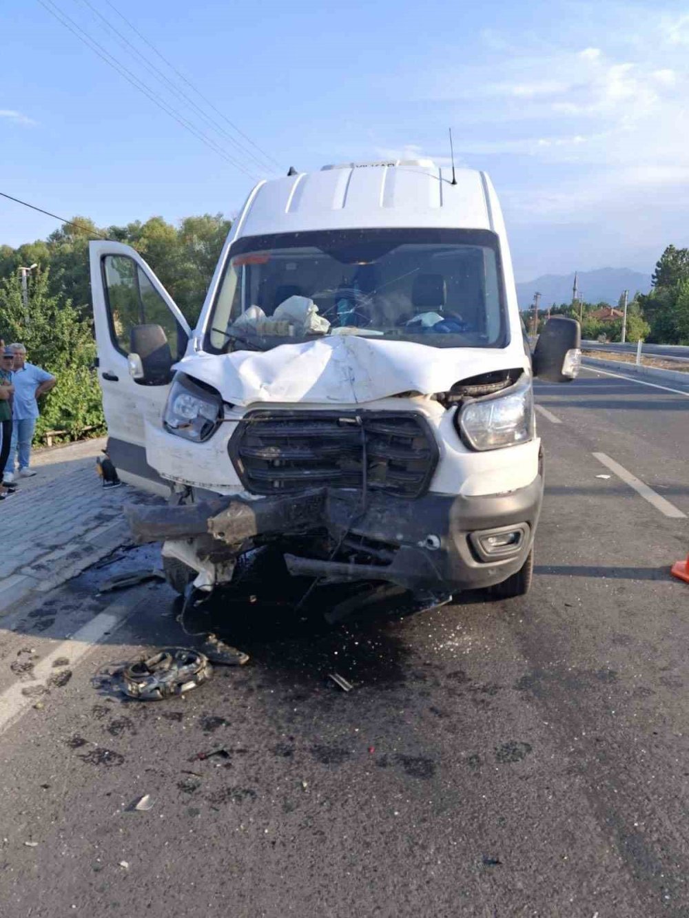 Konya'nın dört bir yanında trafik kazaları durmadı! Beyşehir'de 3 yaralı