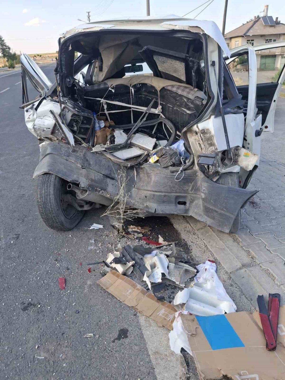 Konya'nın dört bir yanında trafik kazaları durmadı! Beyşehir'de 3 yaralı