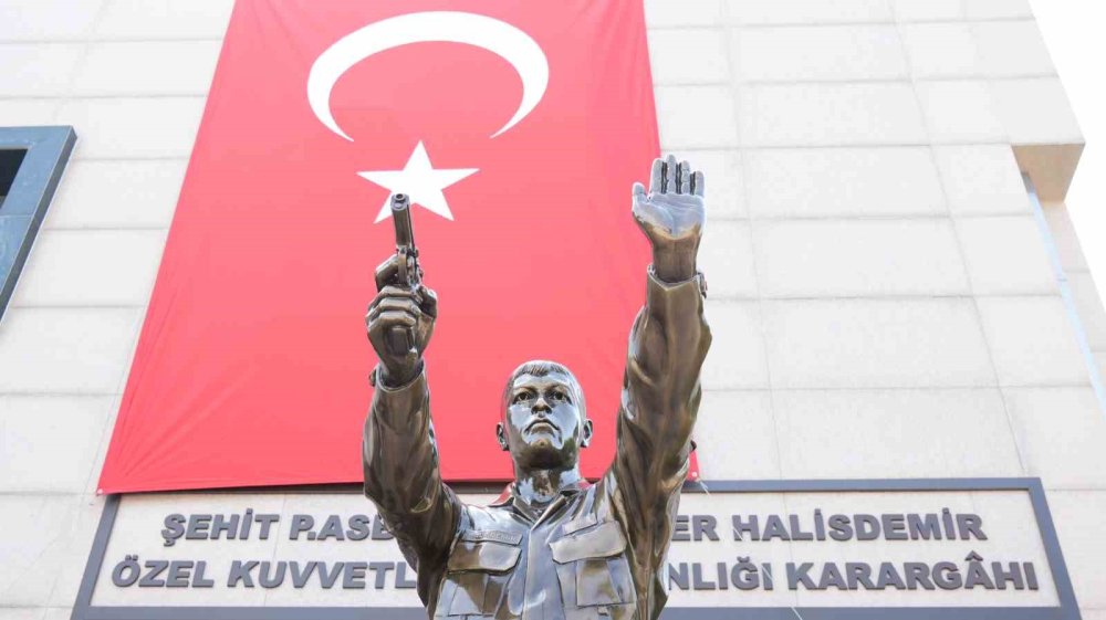 Ömer Halisdemir’in şehadet noktası özel zeminle korunuyor