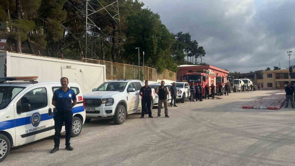 Yangını söndürdüler, Türkiye'ye sirenlerle girdiler