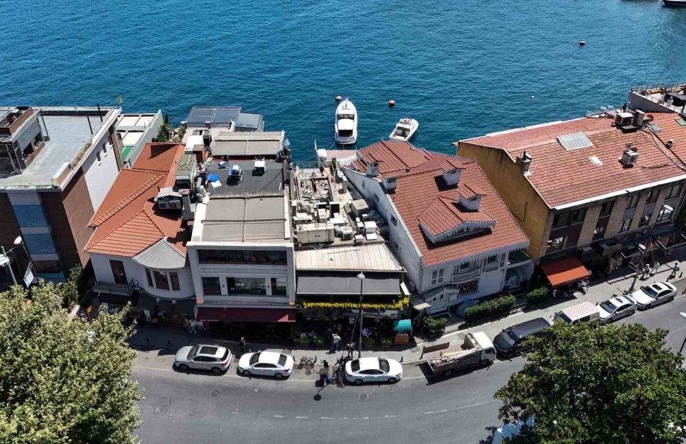 Boğaz'ın kaçak incileri yıkılmaya devam ediyor