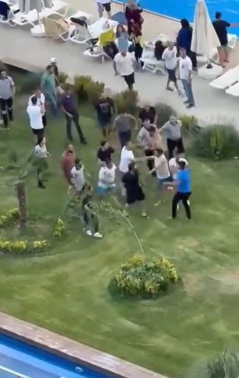 Havuzda kıyafet tartışması: Lüks site birbirine girdi