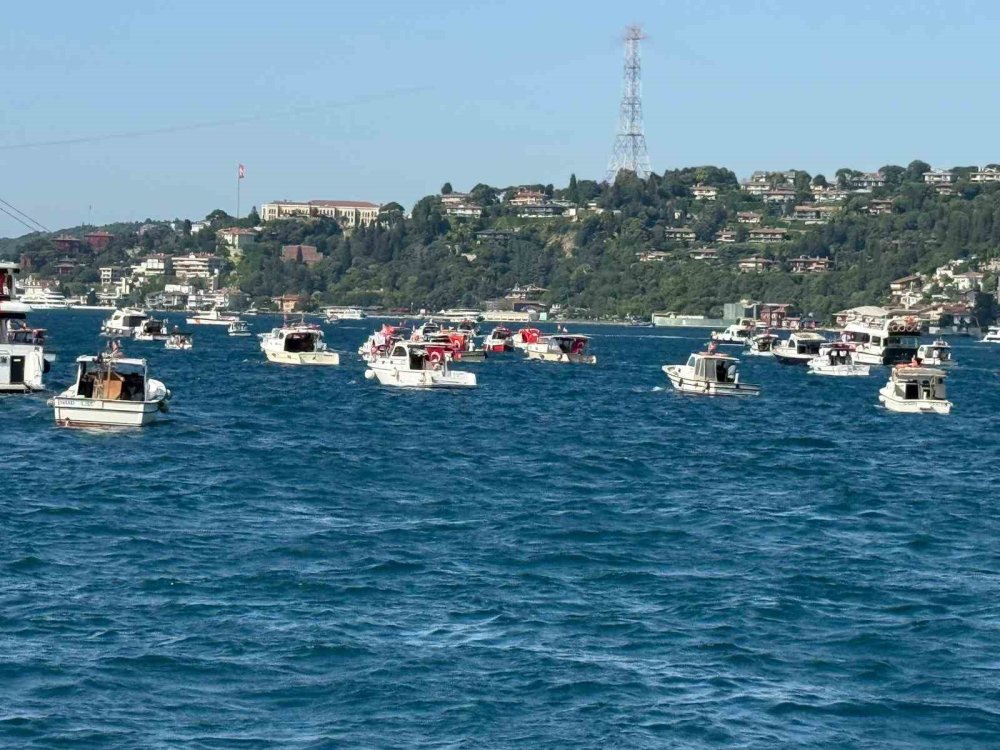 İstanbul Boğazı’nda anlamlı kortej: 253 Tekne Boğaz'ı Selamladı