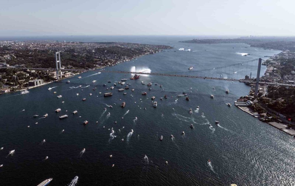 İstanbul Boğazı’nda anlamlı kortej: 253 Tekne Boğaz'ı Selamladı