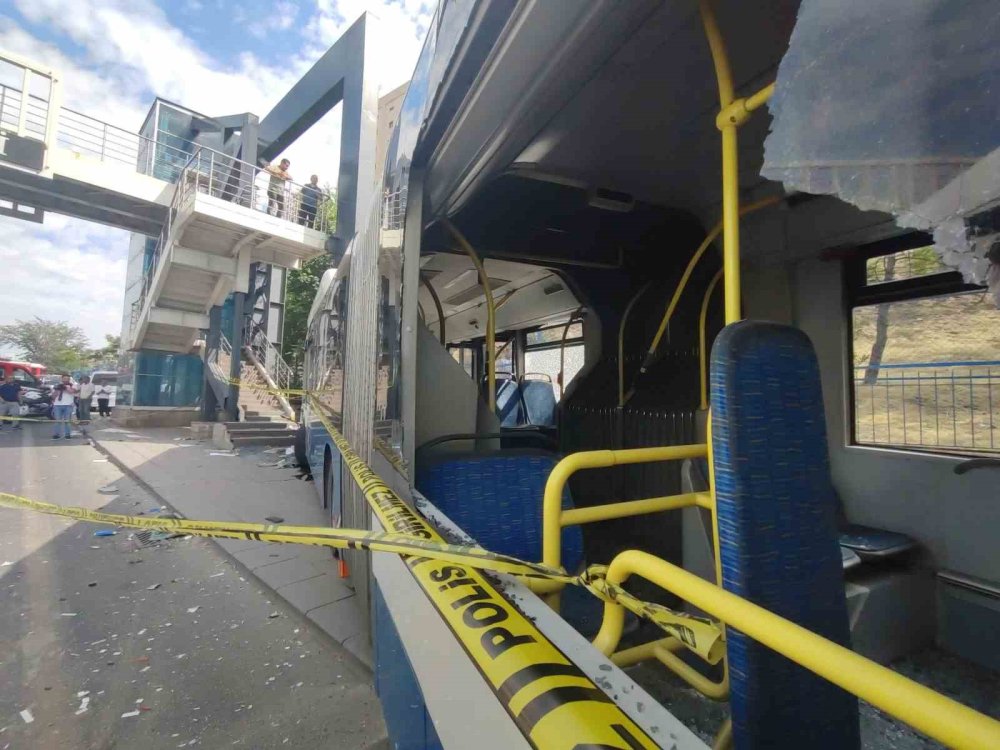 Keçiören’de belediye otobüsü kazası: 20 kişi yaralandı, şoför araçta sıkıştı