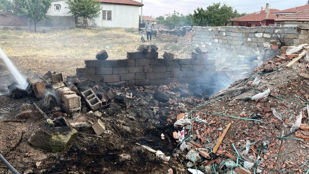 Kulu’da bahçe içerisinde ağaç yangını