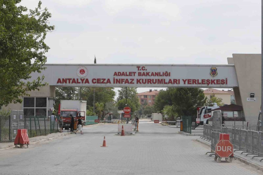 Mansur Yavaş’tan cezaevindeki Muhittin Böcek’e destek