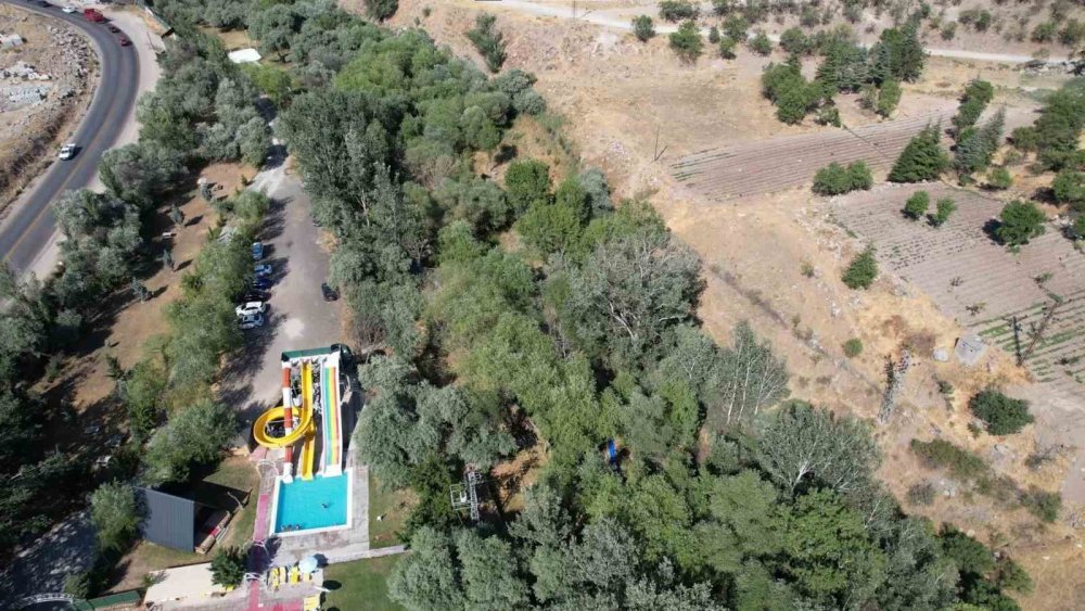 Mahalleli canından bezdi: Bir yanda sıcak, bir yanda koku