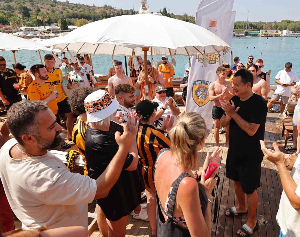 Acun Ilıcalı, Hull City Taraftarlarını Bu Kez Çeşme'de Ağırladı