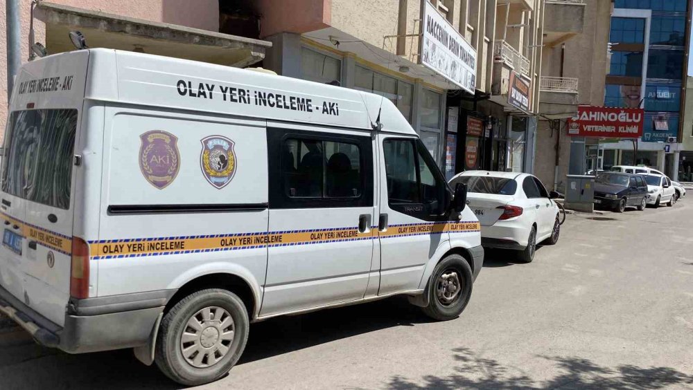 Balkondan düşen down sendromlu küçük çocuk ağır yaralandı