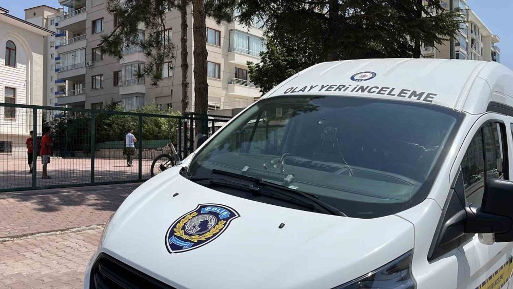 Çocukların çöpte bulduğu kurusıkı tabanca polisi alarma geçirdi