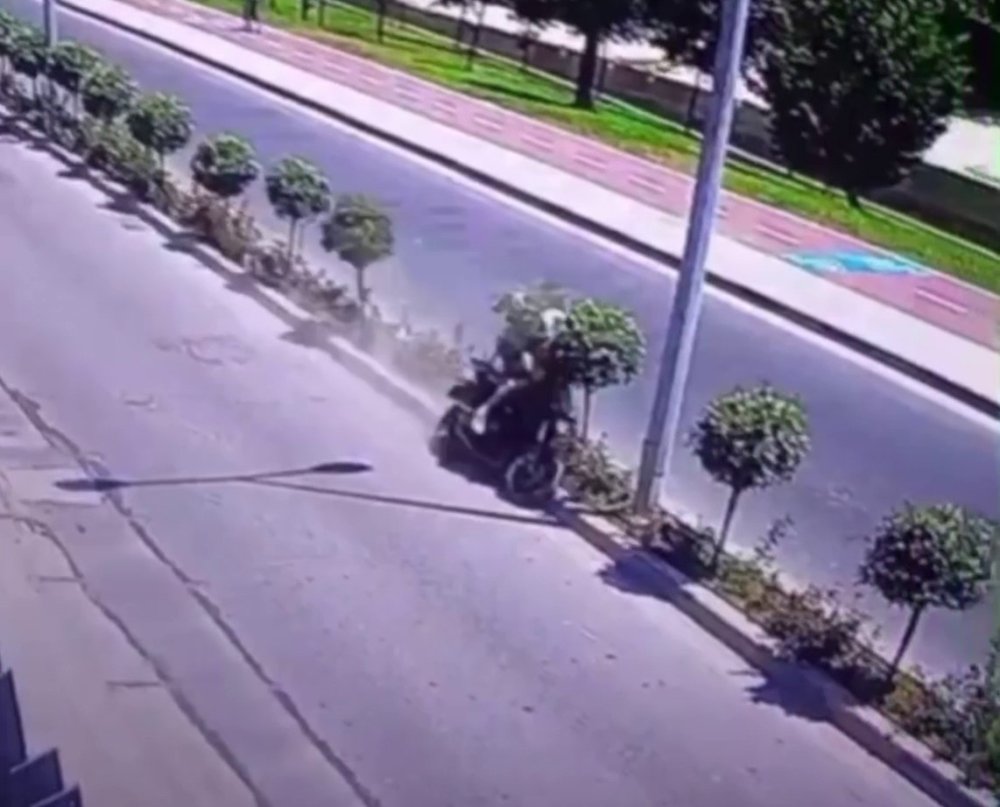 Tek tekerlek şovu faciayla bitti: Sürücü hayatını kaybetti, arkadaşı ağır yaralı