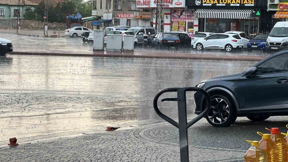 Konya Bunu Biliyor ve Arabasından İnmek İstemiyor