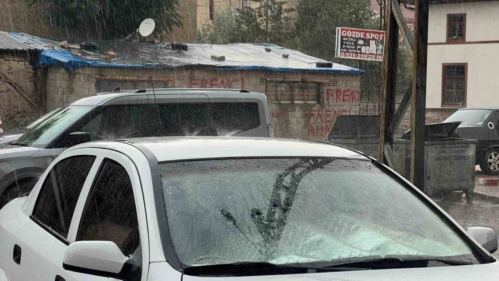 Konya Bunu Biliyor ve Arabasından İnmek İstemiyor