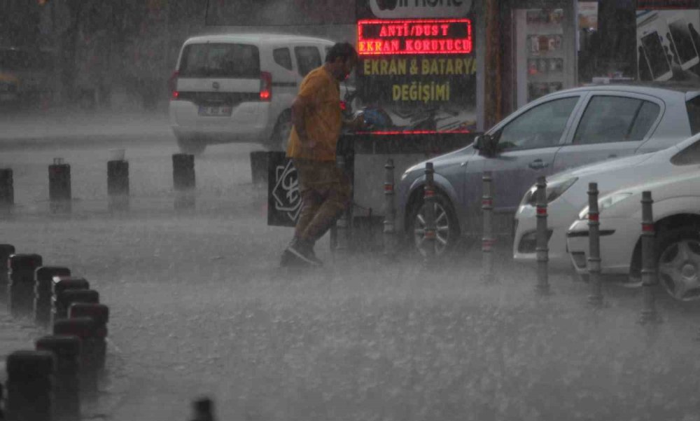 Konya Bunu Biliyor ve Arabasından İnmek İstemiyor