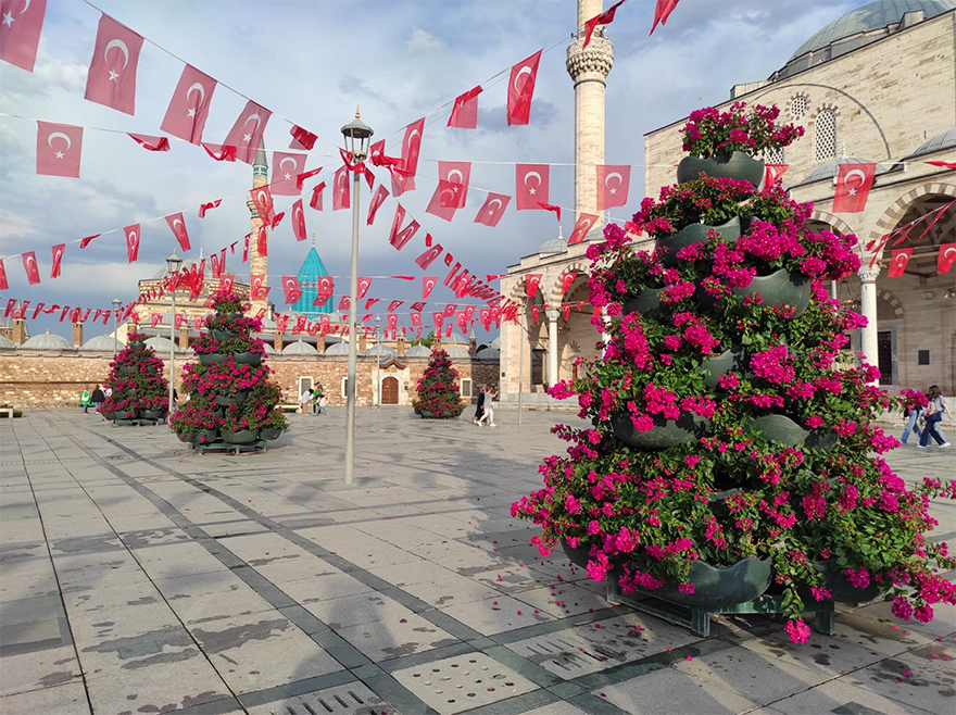 mevlana-meydani-cicek-2.jpg