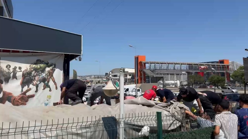 Bursa'da bedava karpuz dağıtıldı