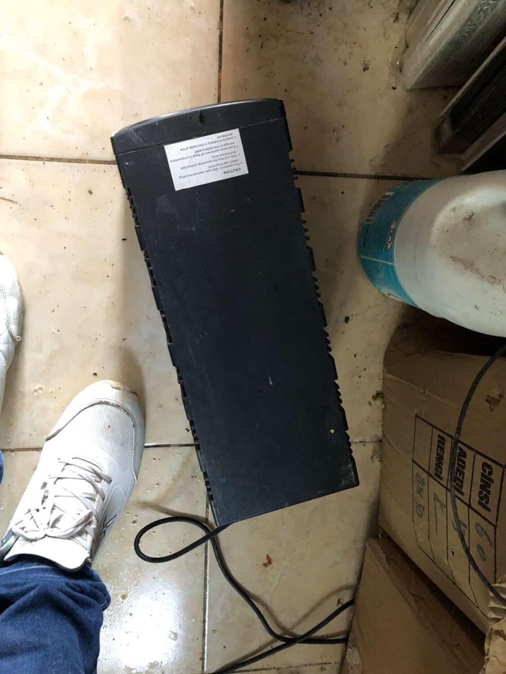 Bir tarafı onarırken, diğer tarafı su bastı