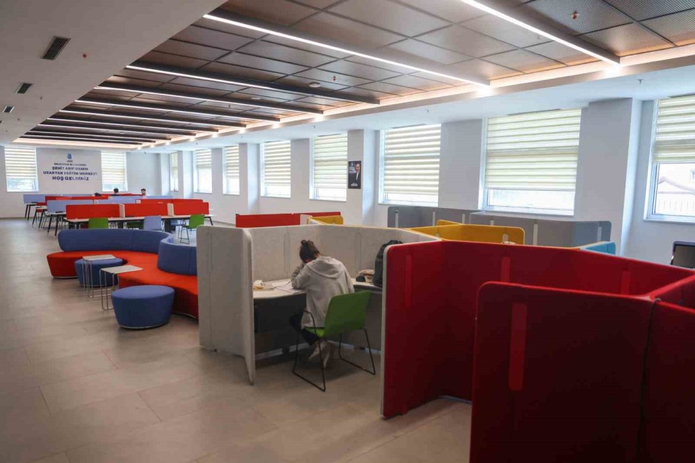 Selçuklu Gençlik Merkezi Yeni Yerinde Gençleri Ağırlamaya Başladı