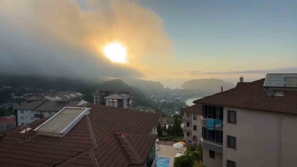 Bir anda ortaya çıkan sis korkuttu