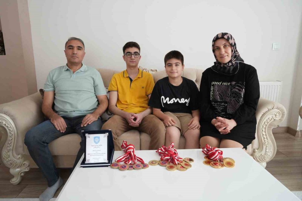 Gençlere önemli öneri: Başarı istiyorsanız telefonu bırakın