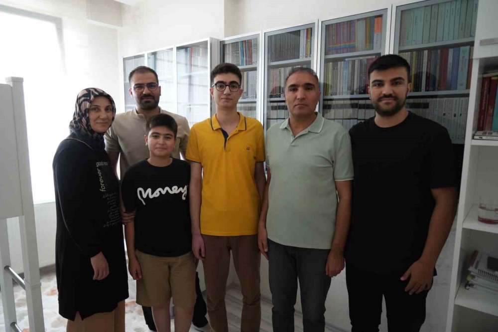 Gençlere önemli öneri: Başarı istiyorsanız telefonu bırakın