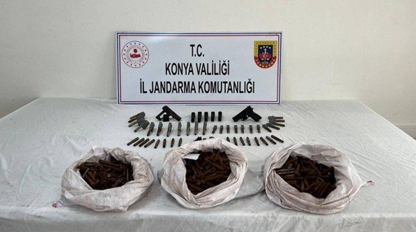 Konya’da bağ evine operasyon: Bin 388 tabanca namlusu ele geçirildi