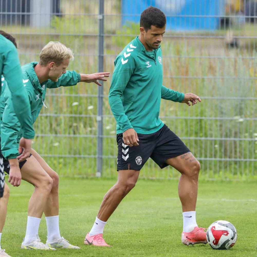 Konyaspor tempoyu artırdı